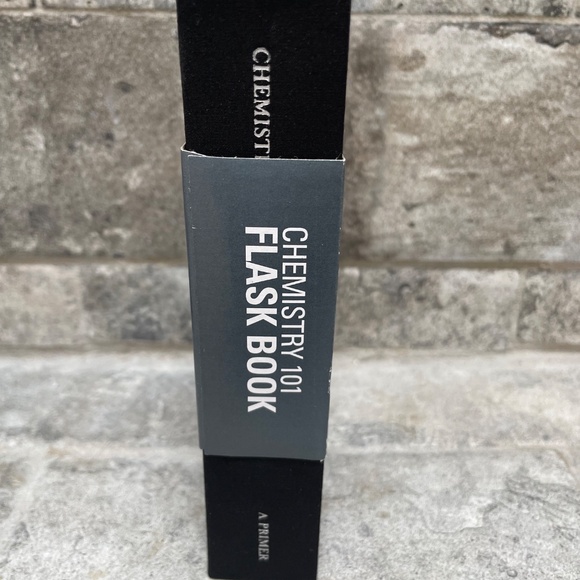 ❤️ KIKKERLAND CHEMISTRY 101 STAINLESS STEEL FLASK BOOK NEW - Picture 2 of 3